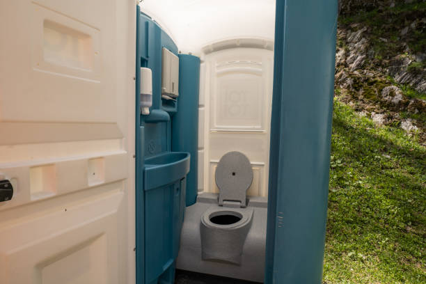 Best Best portable toilet rental  in Howard, WI